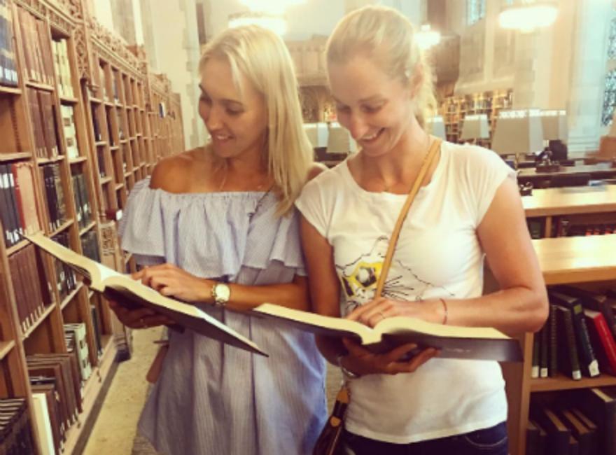 Елена Веснина и Екатерина Макарова посетили библиотеку Йельского университета