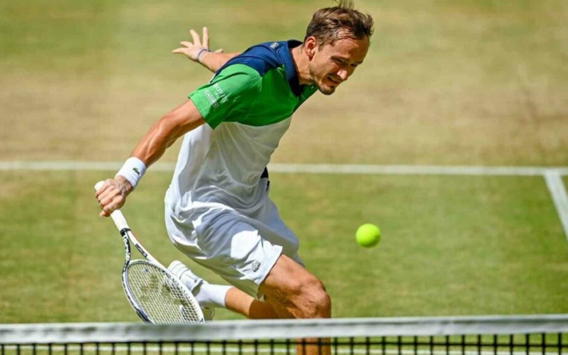 Мальорка (ATP). Даниил Медведев в трёх сетах обыграл Аслана Карацева во втором круге турнира