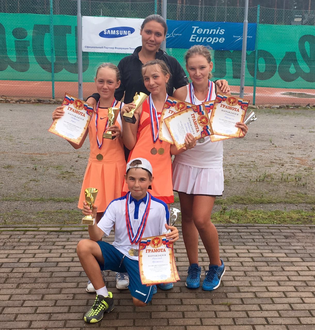 Сборная Татарстана завоевала шесть медалей на теннисном первенстве Ленинградской области. 