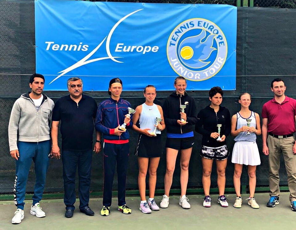 Двойная победа: Долженков и Бородина первые на турнире в Баку