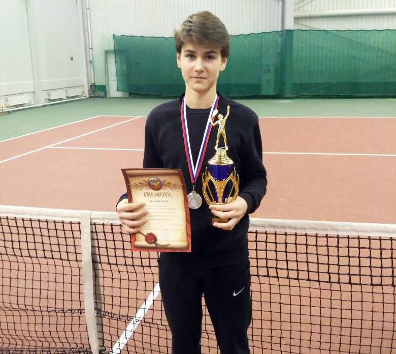 Бекетов Андрей - призер весеннего первенства по теннису в Саранске среди юношей до 19 лет