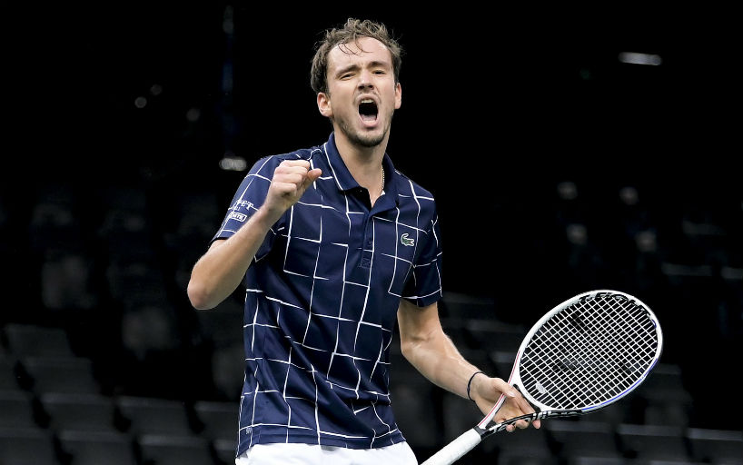 Даниил Медведев нанёс поражение Александру Звереву на Итоговом турнире ATP